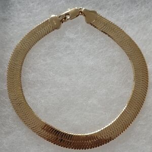 Elegant Gold Bracelet